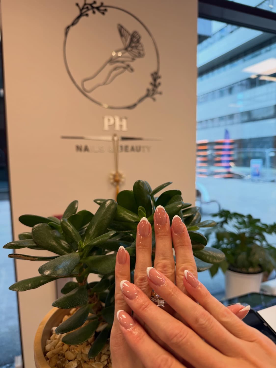 PH Nails & Beauty salong i Sandvika
